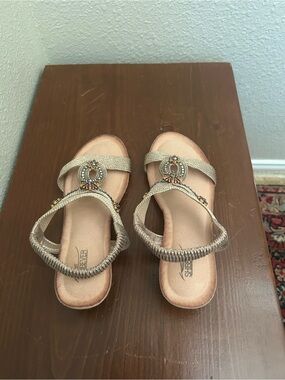 Size 8 women’s jeweled sandals by Shibever